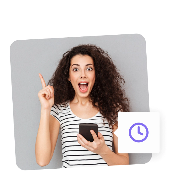 Femme l'index levé se souvient de son rendez-vous grâce à un rappel sur son téléphone